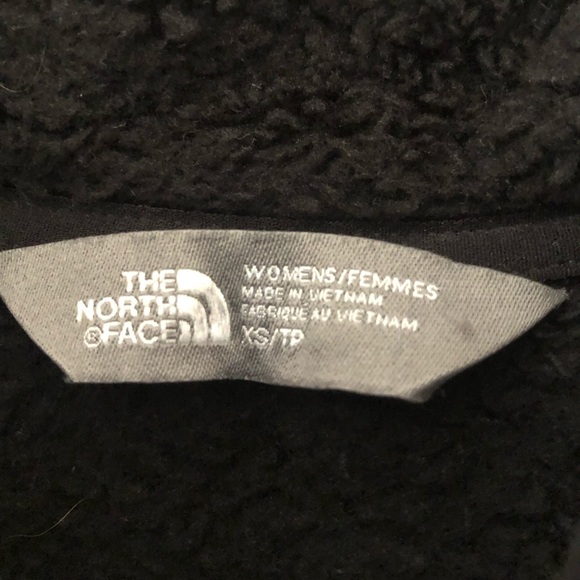 Black Fleece Fluffy North Face Jacket - Picture 4 of 4